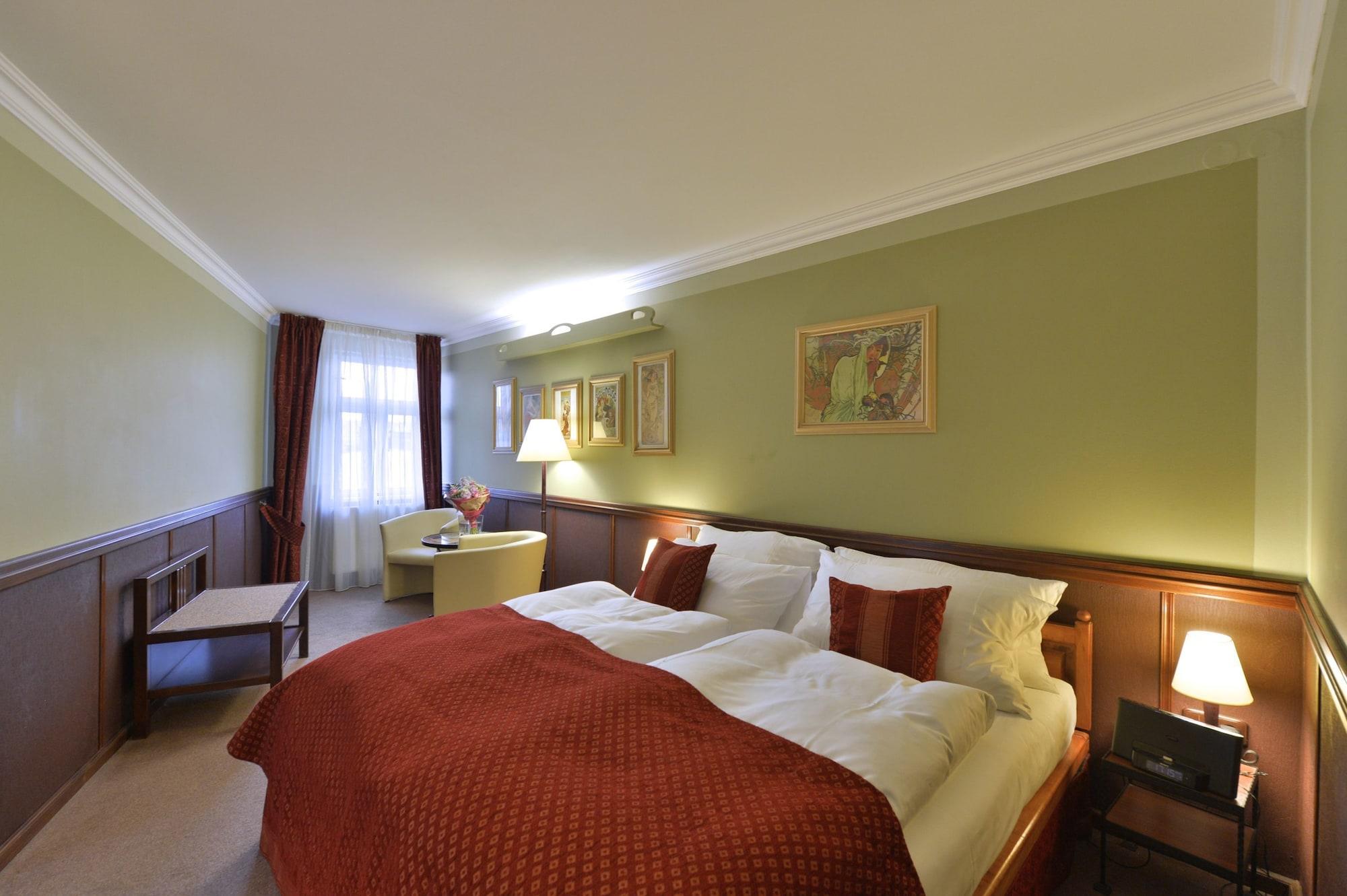 Hotel Hastal Prague Old Town Екстериор снимка